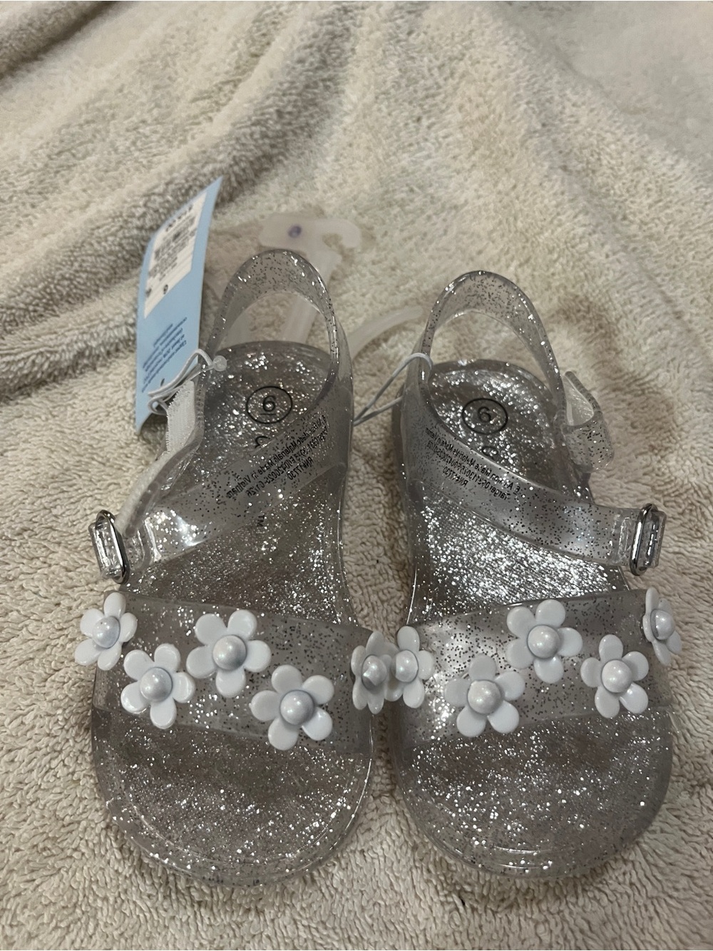 Cat & Jack Kids Silver Glitter Jelly Sandals with White Flower Accents. Size 6